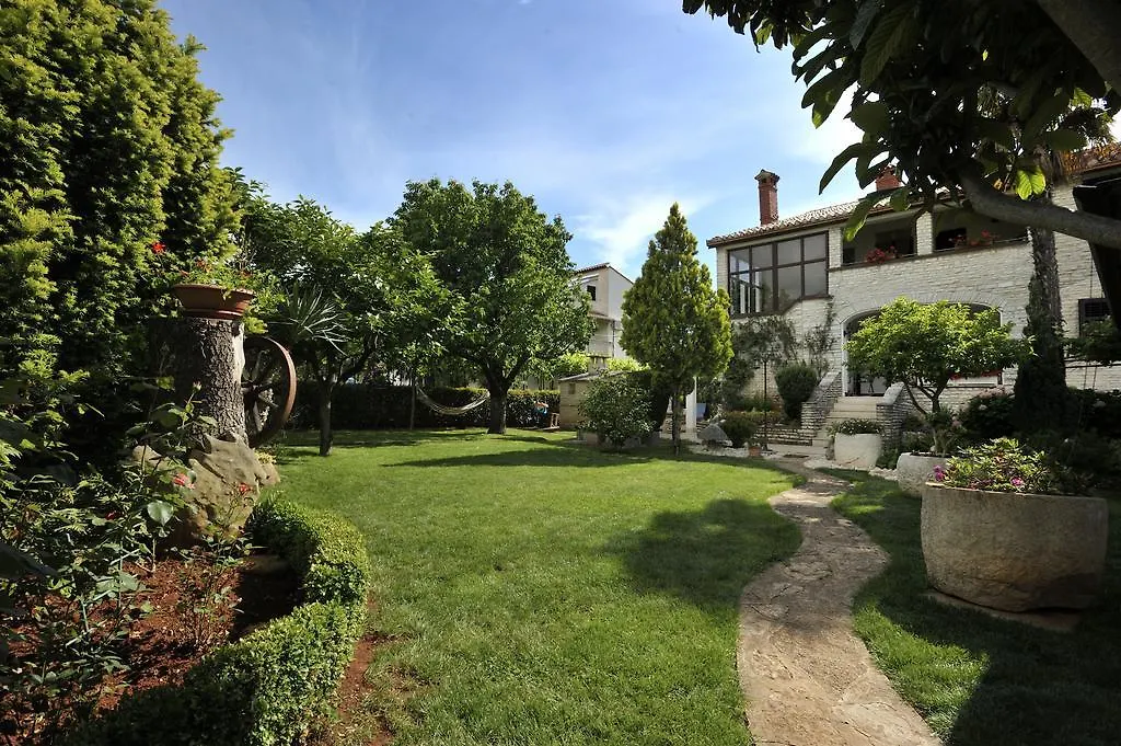 아파트 Apartmani Villa Otilija 포레치 크로아티아