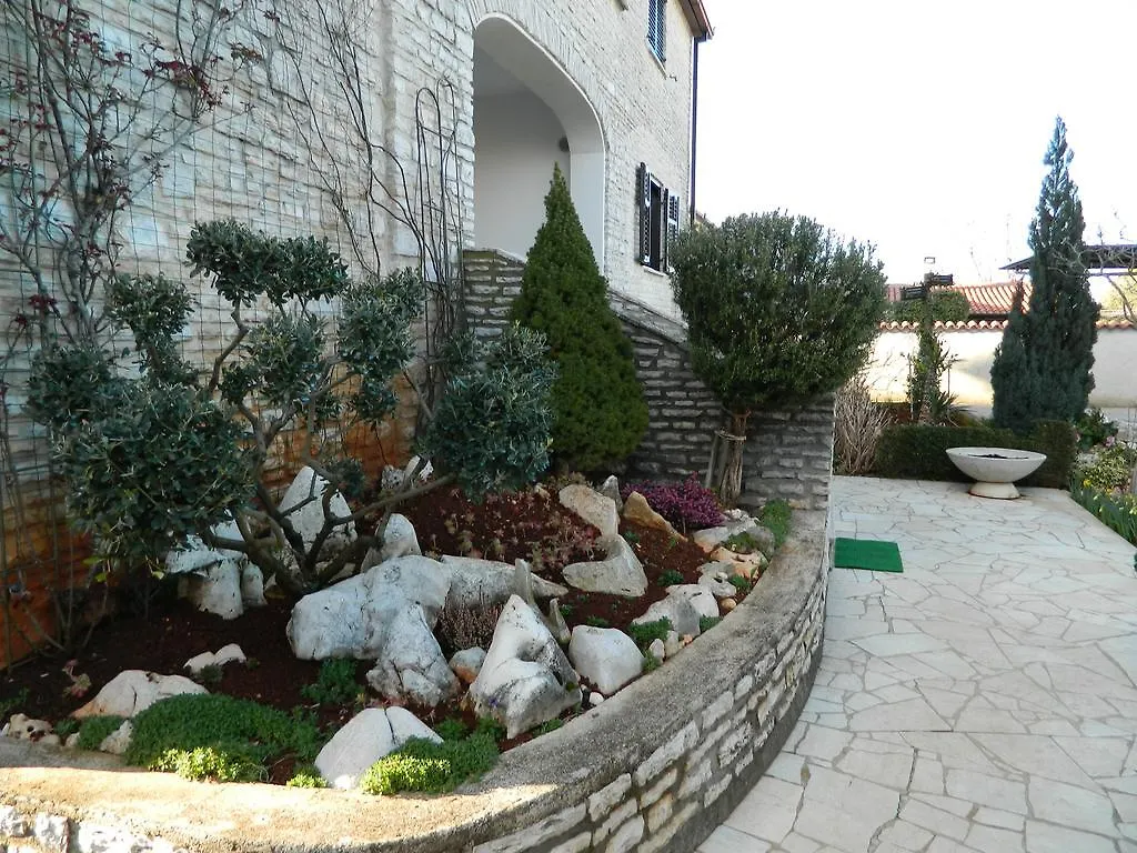 Apartmani Villa Otilija 포레치 0*,  크로아티아