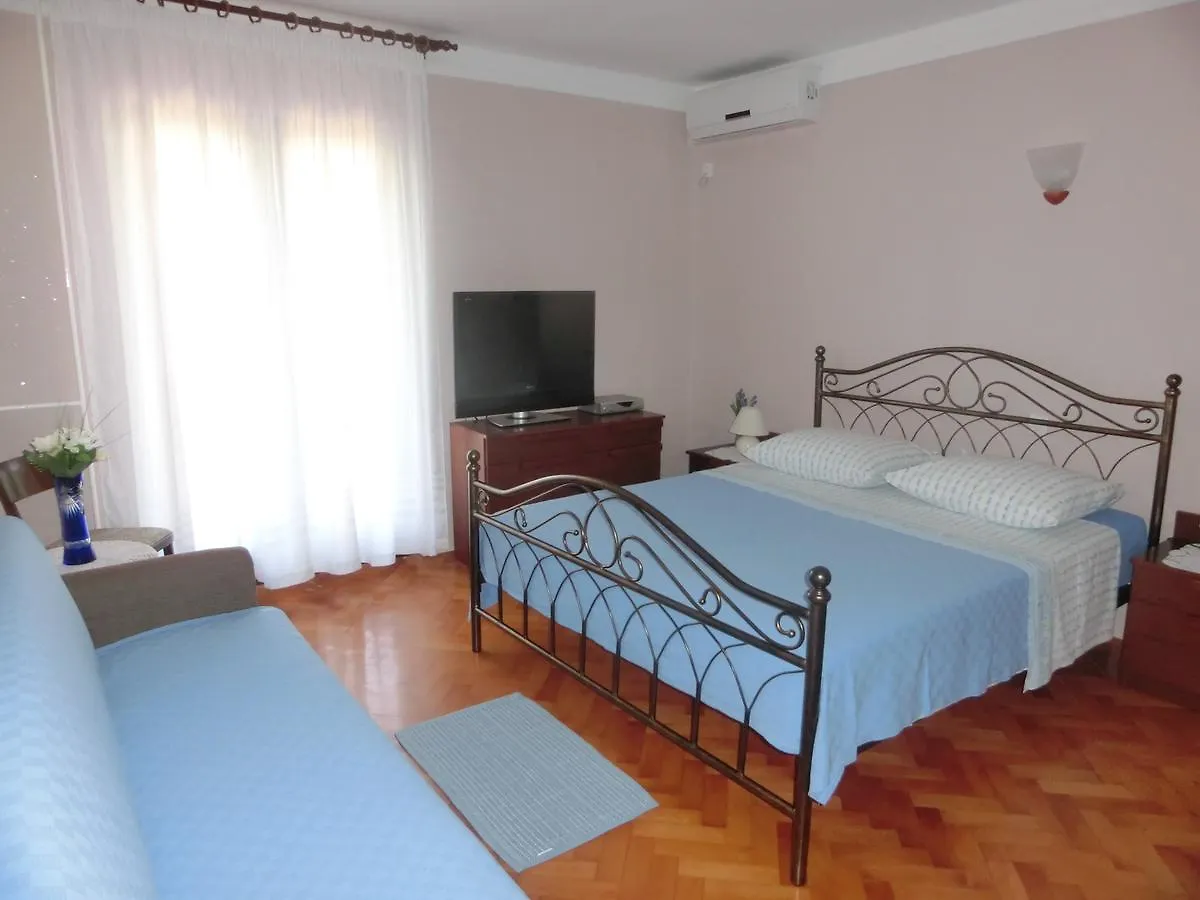 Apartmani Villa Otilija 포레치