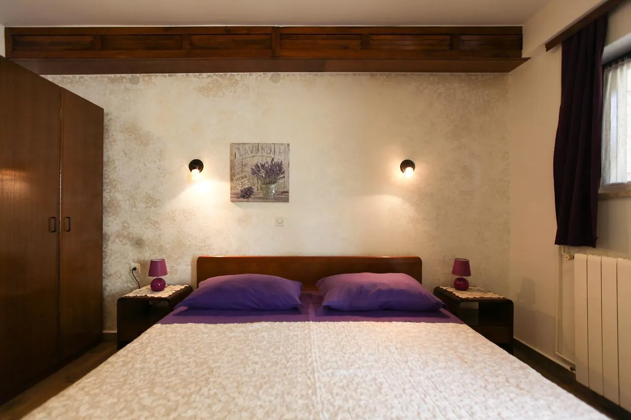 Apartmani Villa Otilija 포레치